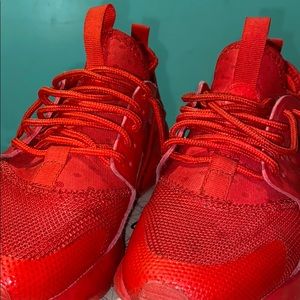 Women’s Nike Air Huaraches Red